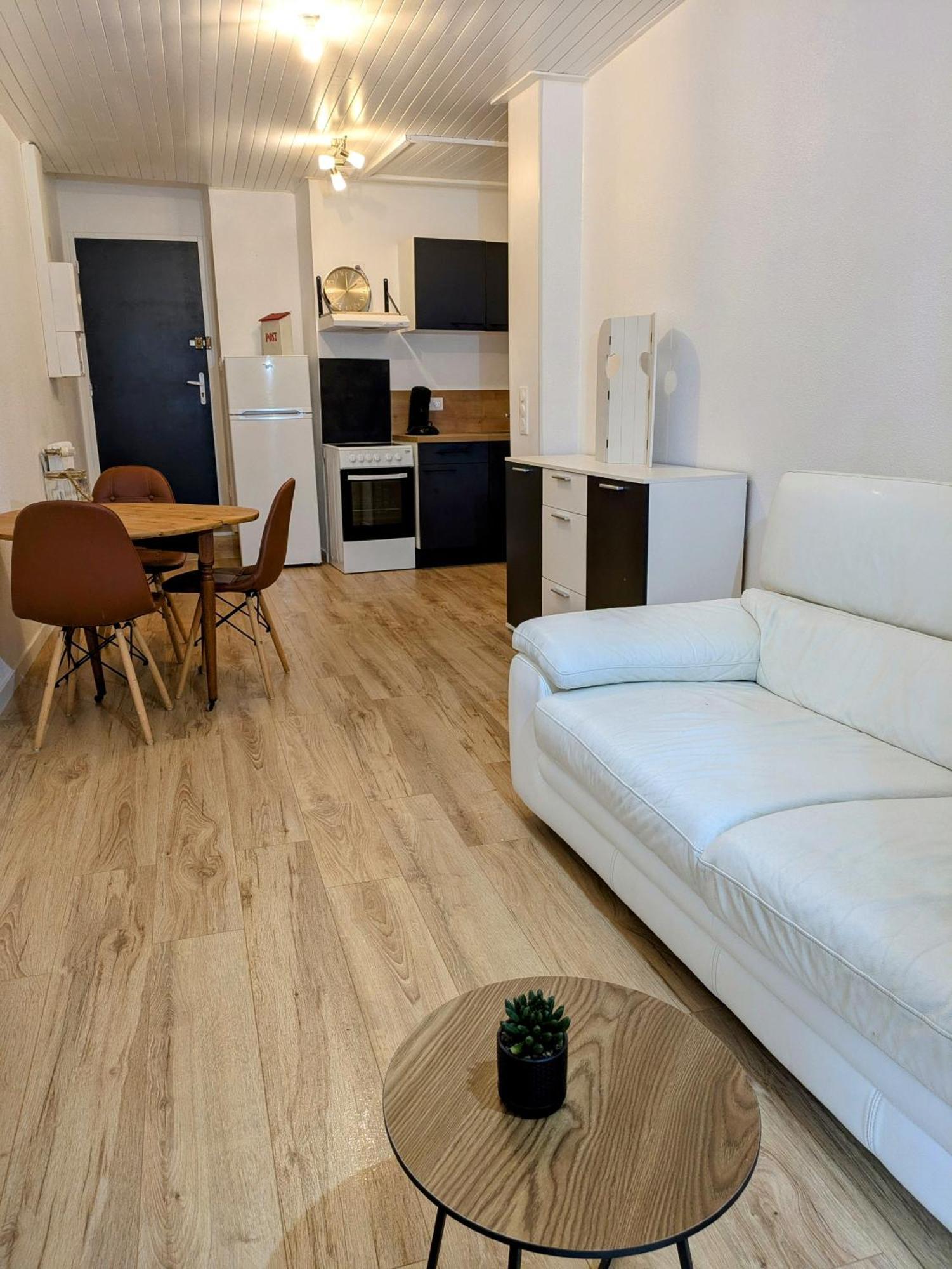 Apartamento Sous La Tour Poligny  Exterior foto