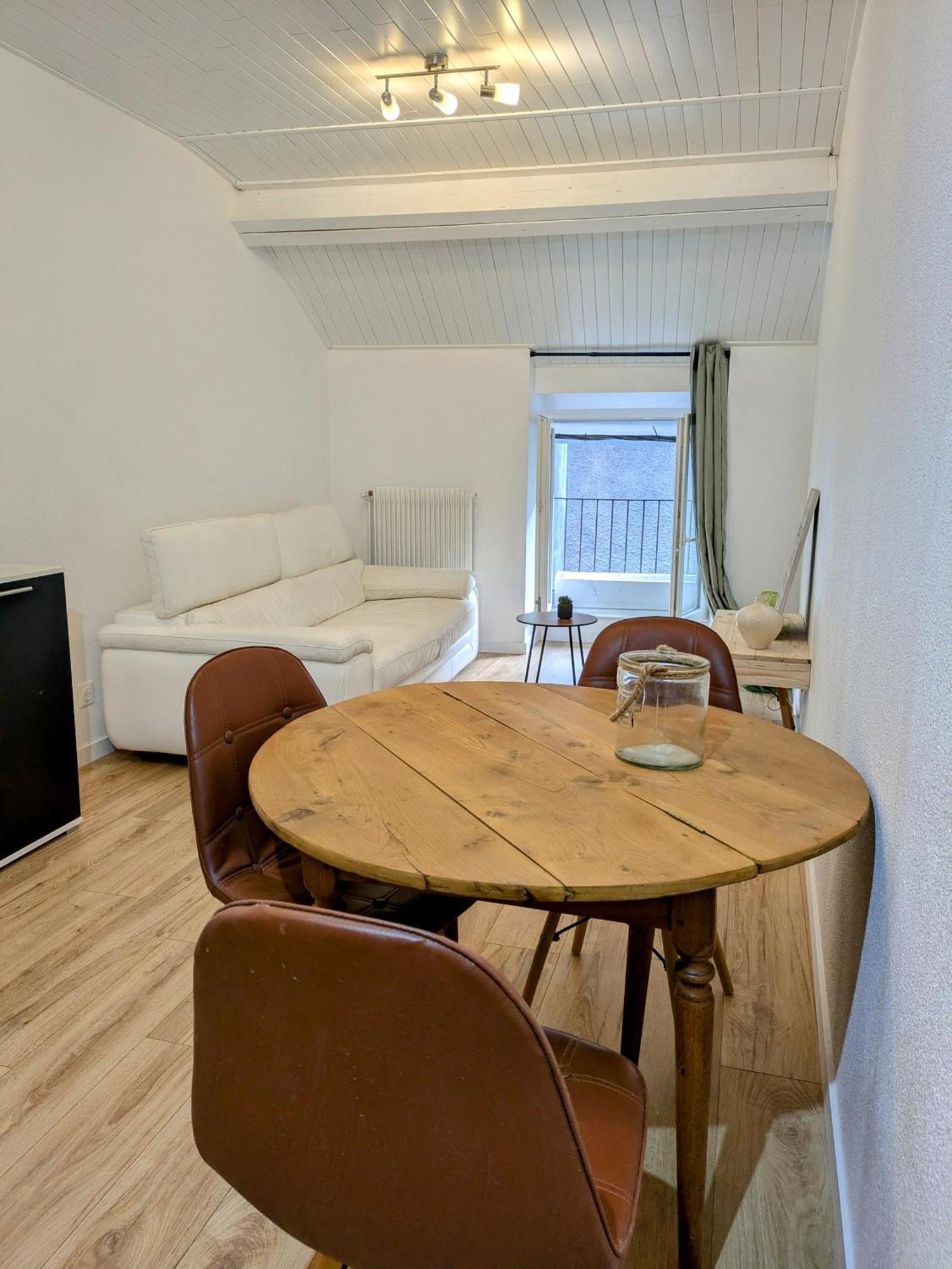Apartamento Sous La Tour Poligny  Exterior foto