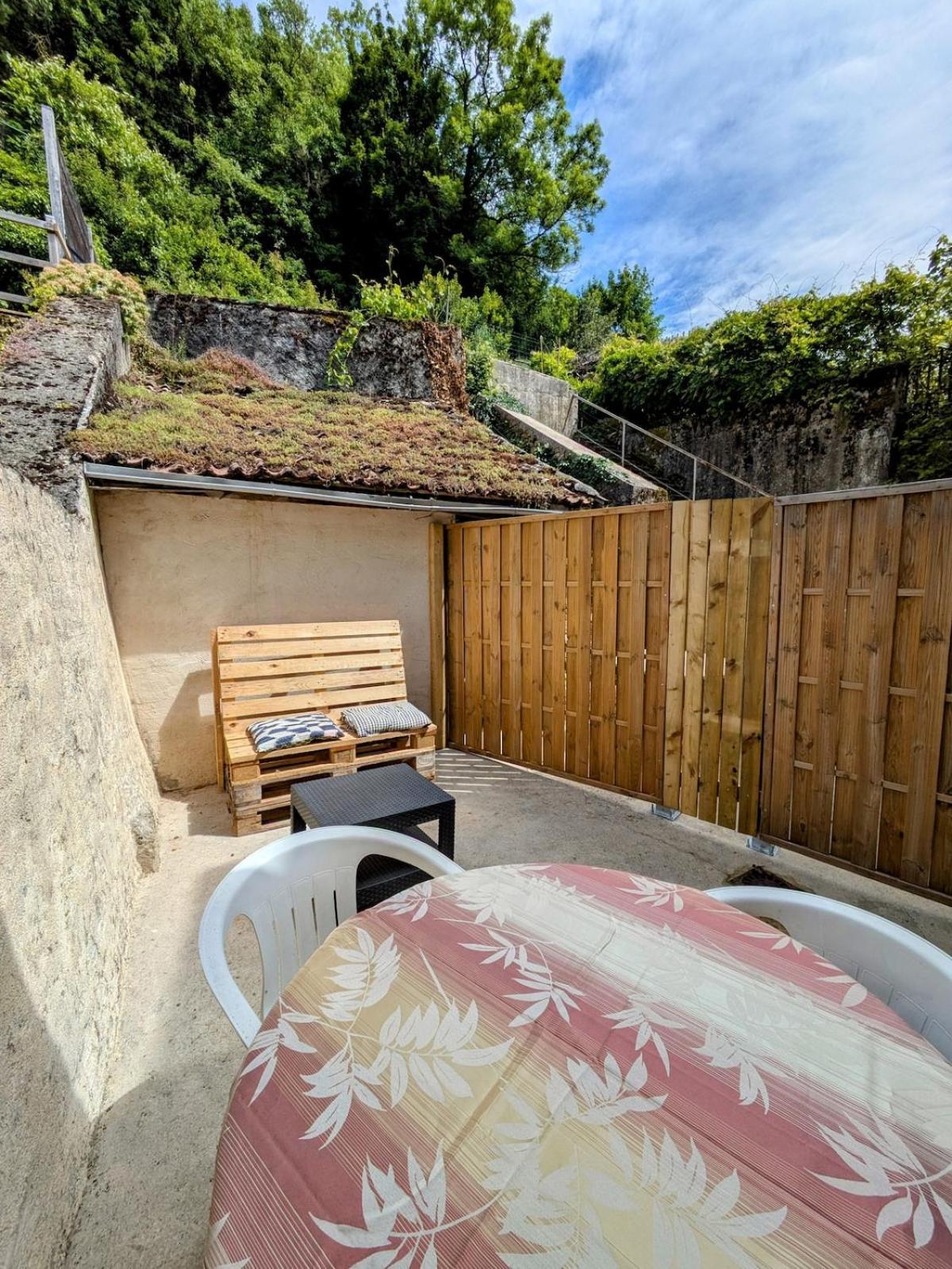 Apartamento Sous La Tour Poligny  Exterior foto